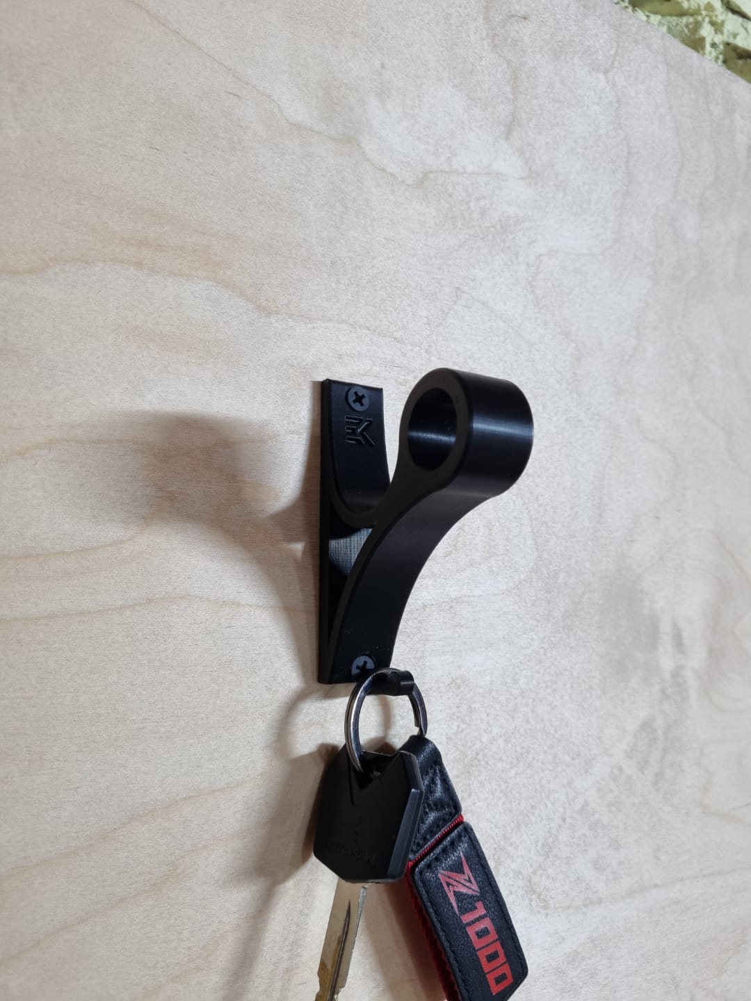 3D Printed Helmet Wall Mount & Key Holder – Space-Saving, Strong & Stylish